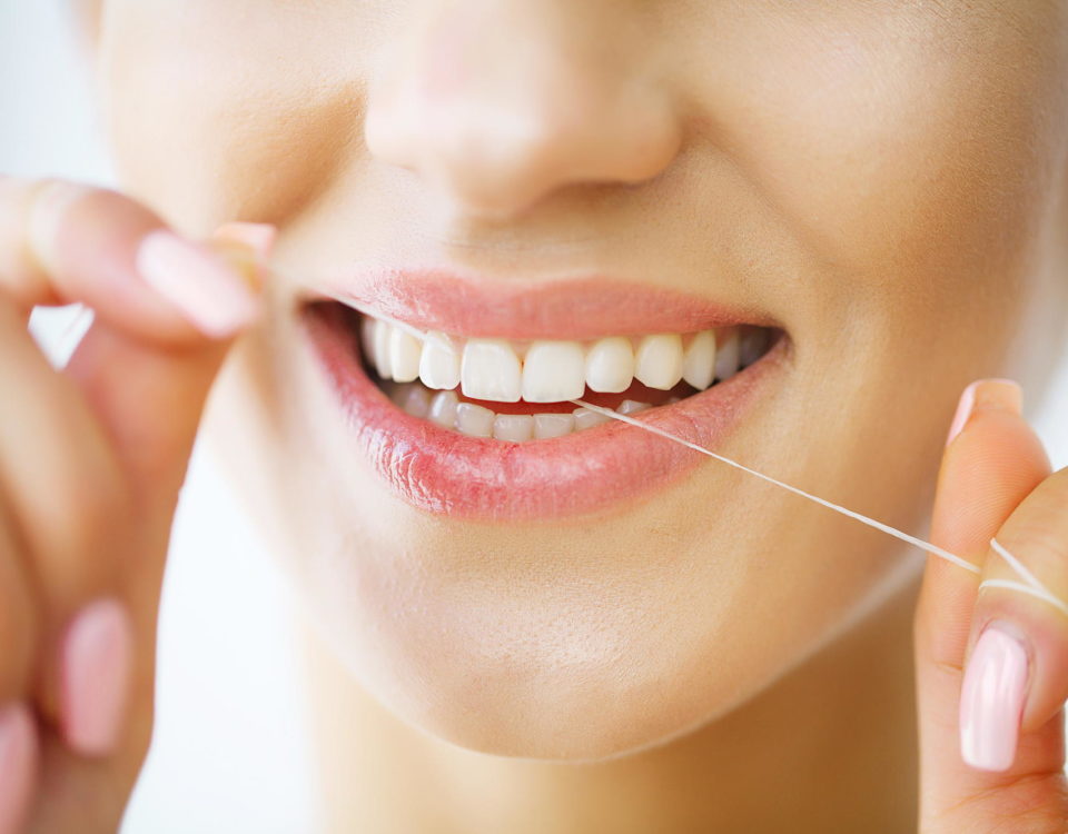 w gabinecie dentystycznym poznasz wszystkie zalety dlaczego warto stosować nici dentystyczne